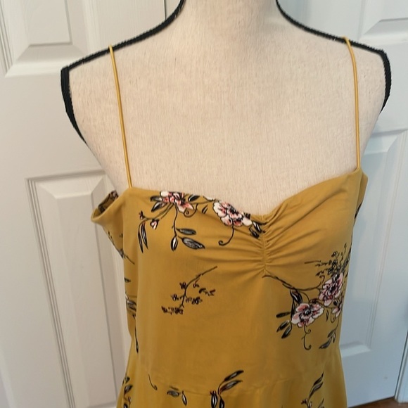 Socialite Gold Spaghetti Strap Floral Print Pull Over Comfortable Dress EUC XL - Picture 2 of 7